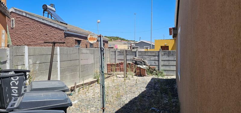 4 Bedroom Property for Sale in Ilitha Park Western Cape